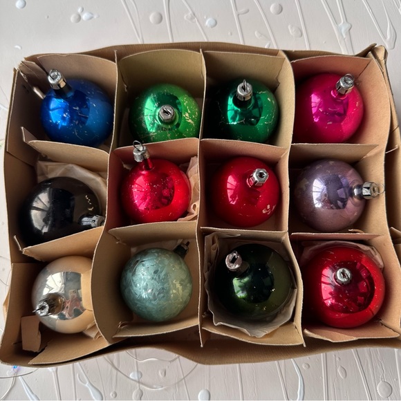 Vintage Christmas Glass Ornaments Box of 12 - Picture 7 of 16